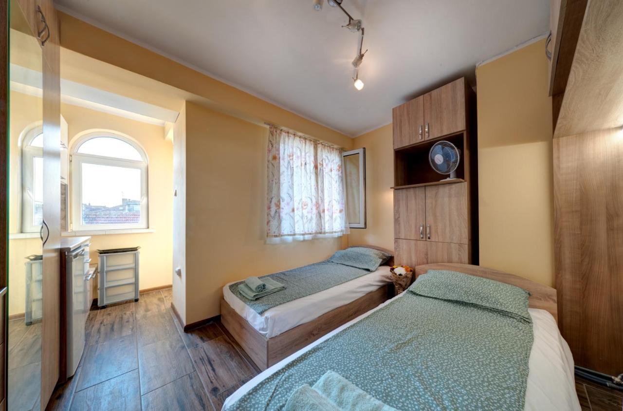 Funny-Gunny Room To The Sea Garden Burgas Exterior photo